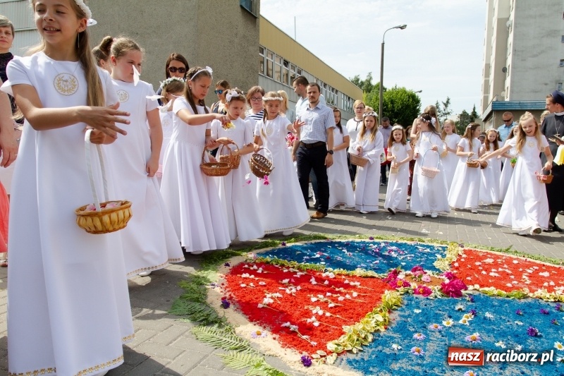 Zdjęcie w galerii na portalu naszraciborz.pl: Procesja z Chrystusem i Matką Bożą Raciborską  wiadomości z regionu