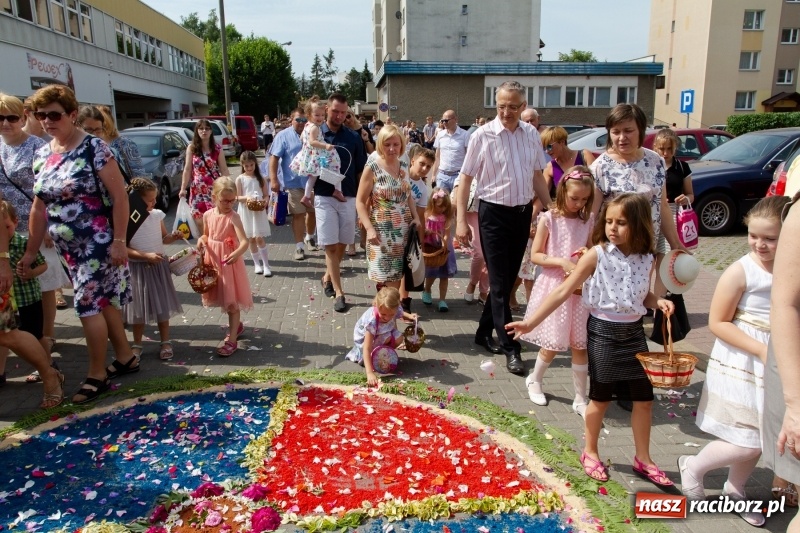 Zdjęcie w galerii na portalu naszraciborz.pl: Procesja z Chrystusem i Matką Bożą Raciborską  wiadomości z regionu