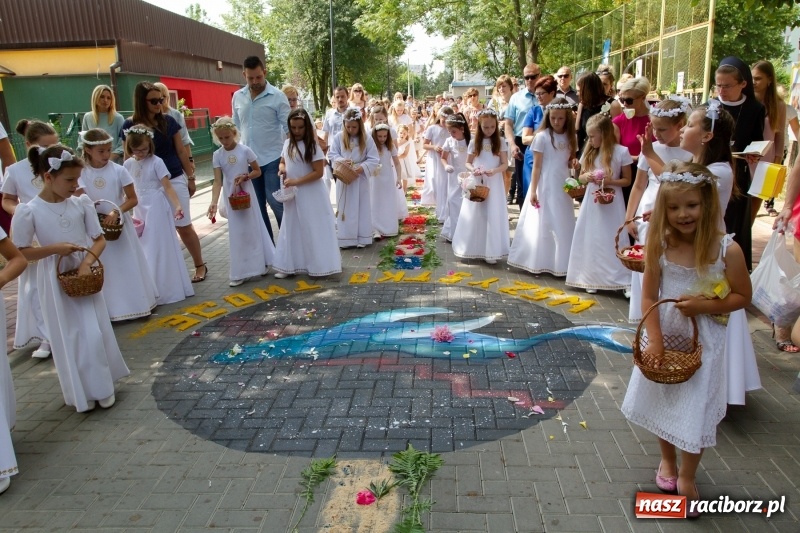 Zdjęcie w galerii na portalu naszraciborz.pl: Procesja z Chrystusem i Matką Bożą Raciborską  wiadomości z regionu