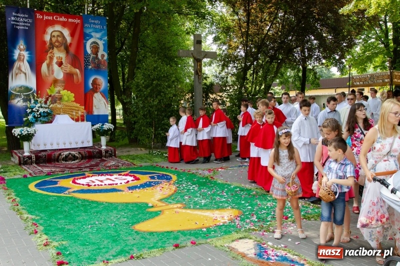 Zdjęcie w galerii na portalu naszraciborz.pl: Procesja z Chrystusem i Matką Bożą Raciborską  wiadomości z regionu