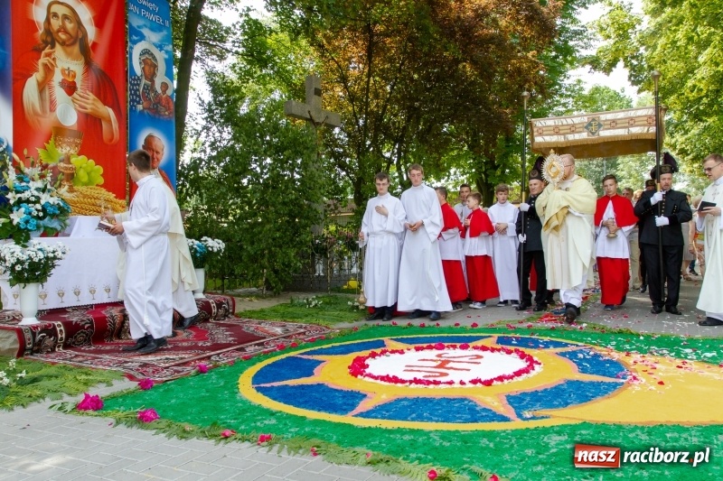 Zdjęcie w galerii na portalu naszraciborz.pl: Procesja z Chrystusem i Matką Bożą Raciborską  wiadomości z regionu