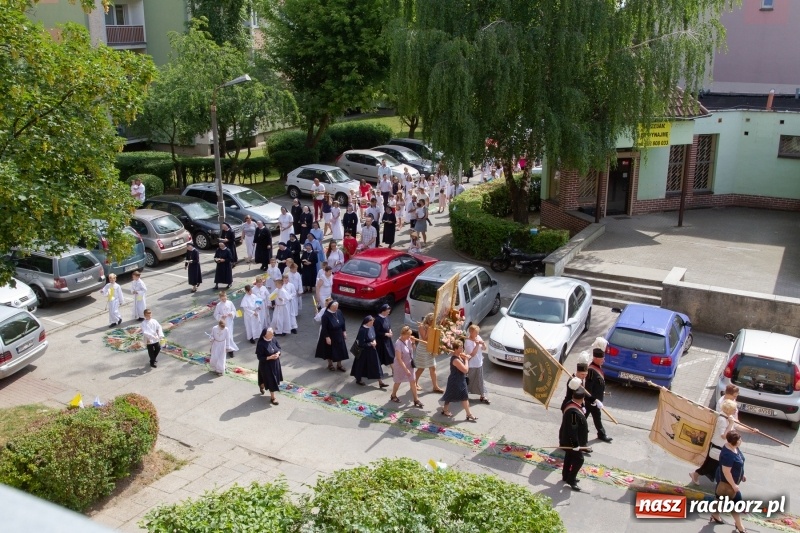 Zdjęcie w galerii na portalu naszraciborz.pl: Procesja z Chrystusem i Matką Bożą Raciborską  wiadomości z regionu