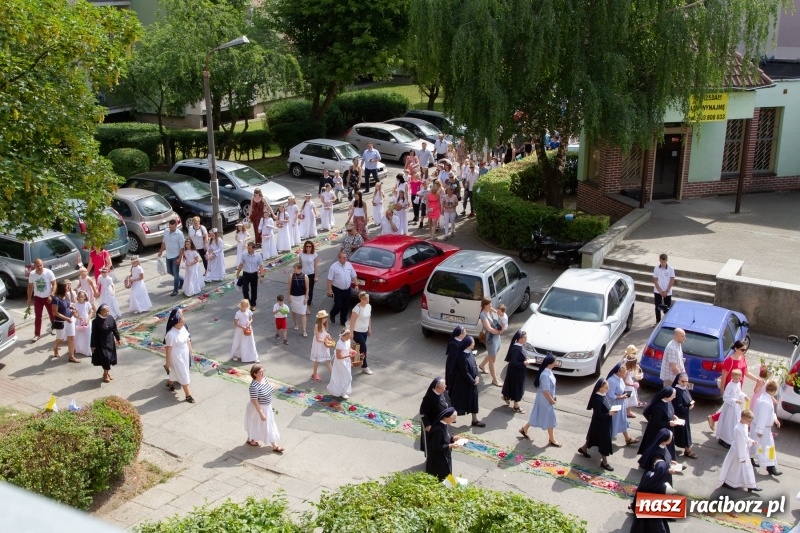 Zdjęcie w galerii na portalu naszraciborz.pl: Procesja z Chrystusem i Matką Bożą Raciborską  wiadomości z regionu
