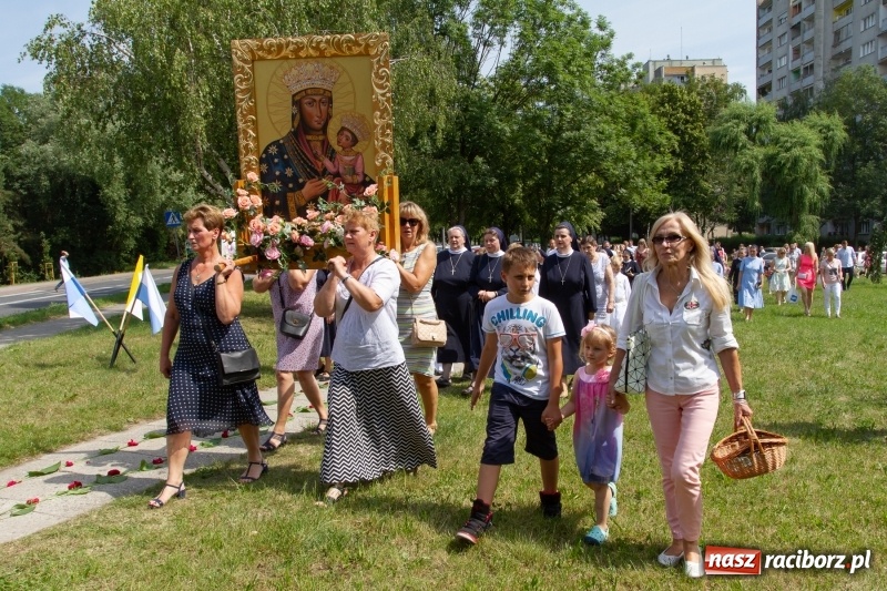 Zdjęcie w galerii na portalu naszraciborz.pl: Procesja z Chrystusem i Matką Bożą Raciborską  wiadomości z regionu