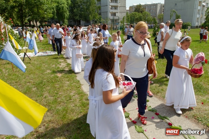 Zdjęcie w galerii na portalu naszraciborz.pl: Procesja z Chrystusem i Matką Bożą Raciborską  wiadomości z regionu