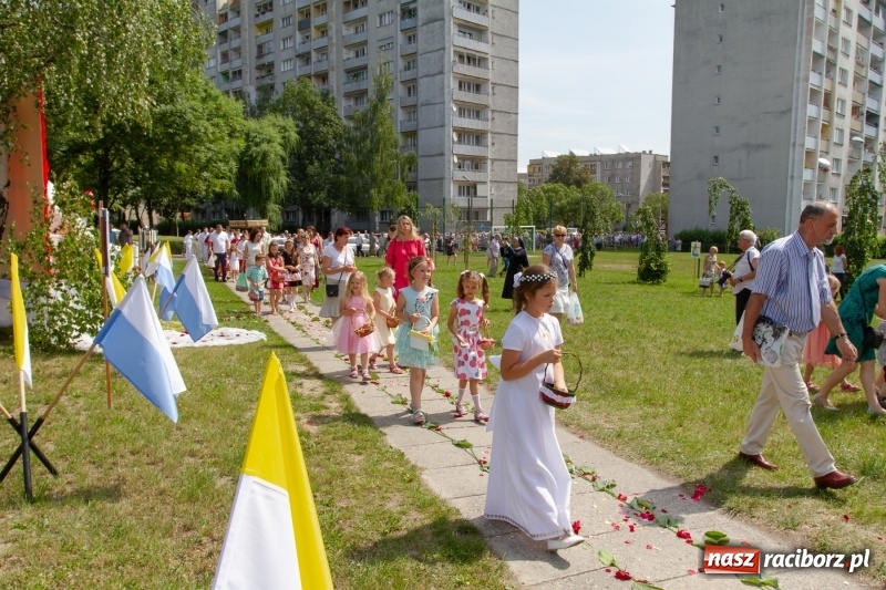 Zdjęcie w galerii na portalu naszraciborz.pl: Procesja z Chrystusem i Matką Bożą Raciborską  wiadomości z regionu