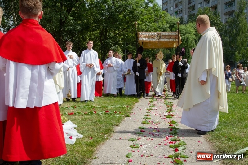 Zdjęcie w galerii na portalu naszraciborz.pl: Procesja z Chrystusem i Matką Bożą Raciborską  wiadomości z regionu