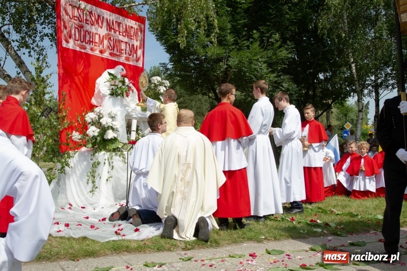 Zdjęcie w galerii na portalu naszraciborz.pl: Procesja z Chrystusem i Matką Bożą Raciborską  wiadomości z regionu
