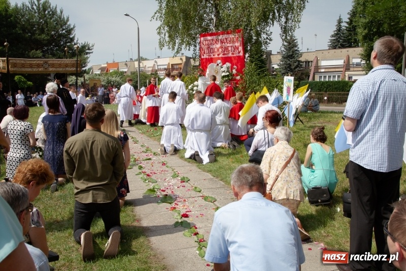 Zdjęcie w galerii na portalu naszraciborz.pl: Procesja z Chrystusem i Matką Bożą Raciborską  wiadomości z regionu