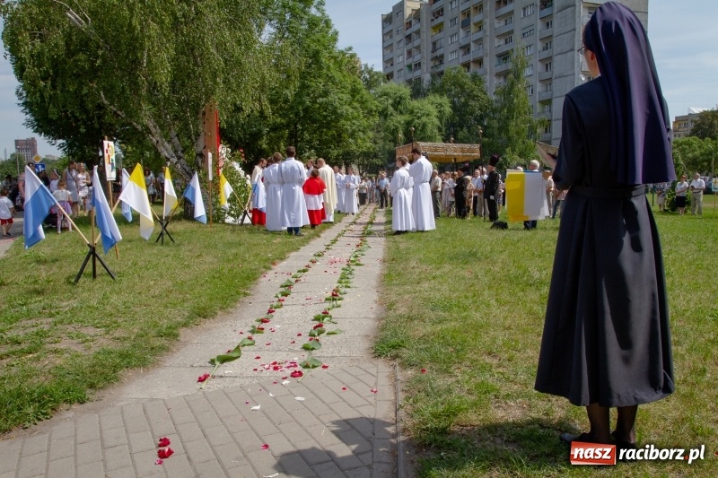 Zdjęcie w galerii na portalu naszraciborz.pl: Procesja z Chrystusem i Matką Bożą Raciborską  wiadomości z regionu