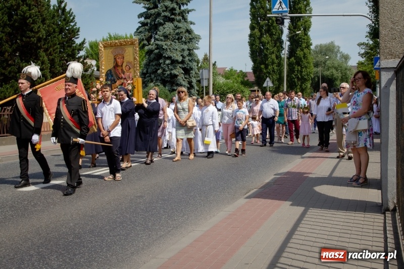 Zdjęcie w galerii na portalu naszraciborz.pl: Procesja z Chrystusem i Matką Bożą Raciborską  wiadomości z regionu