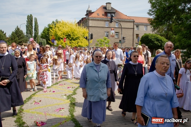 Zdjęcie w galerii na portalu naszraciborz.pl: Procesja z Chrystusem i Matką Bożą Raciborską  wiadomości z regionu