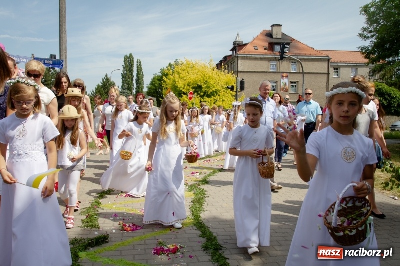 Zdjęcie w galerii na portalu naszraciborz.pl: Procesja z Chrystusem i Matką Bożą Raciborską  wiadomości z regionu