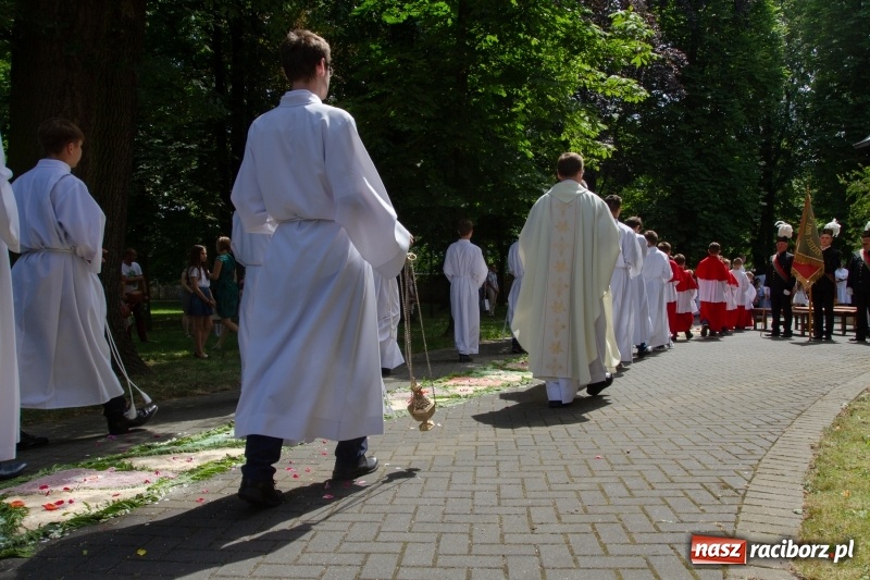 Zdjęcie w galerii na portalu naszraciborz.pl: Procesja z Chrystusem i Matką Bożą Raciborską  wiadomości z regionu