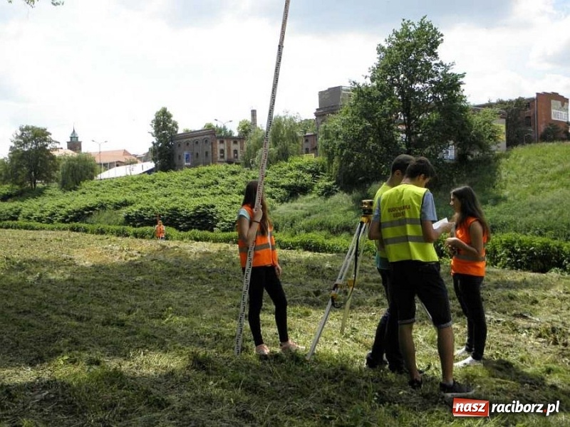 Zdjęcie w galerii na portalu naszraciborz.pl: Uczniowie z Budowlanki wzięli pod lupę Odrę  wiadomości z regionu