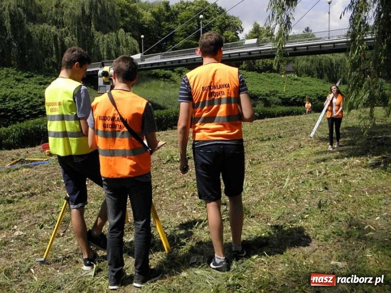 Zdjęcie w galerii na portalu naszraciborz.pl: Uczniowie z Budowlanki wzięli pod lupę Odrę  wiadomości z regionu