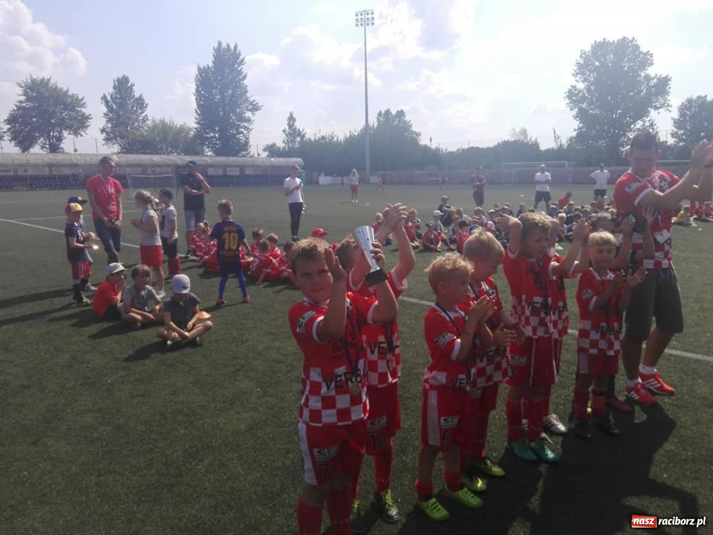 Zdjęcie w galerii na portalu naszraciborz.pl: Młodzi piłkarze z Tworkowa na turnieju w Częstochowie wiadomości z regionu