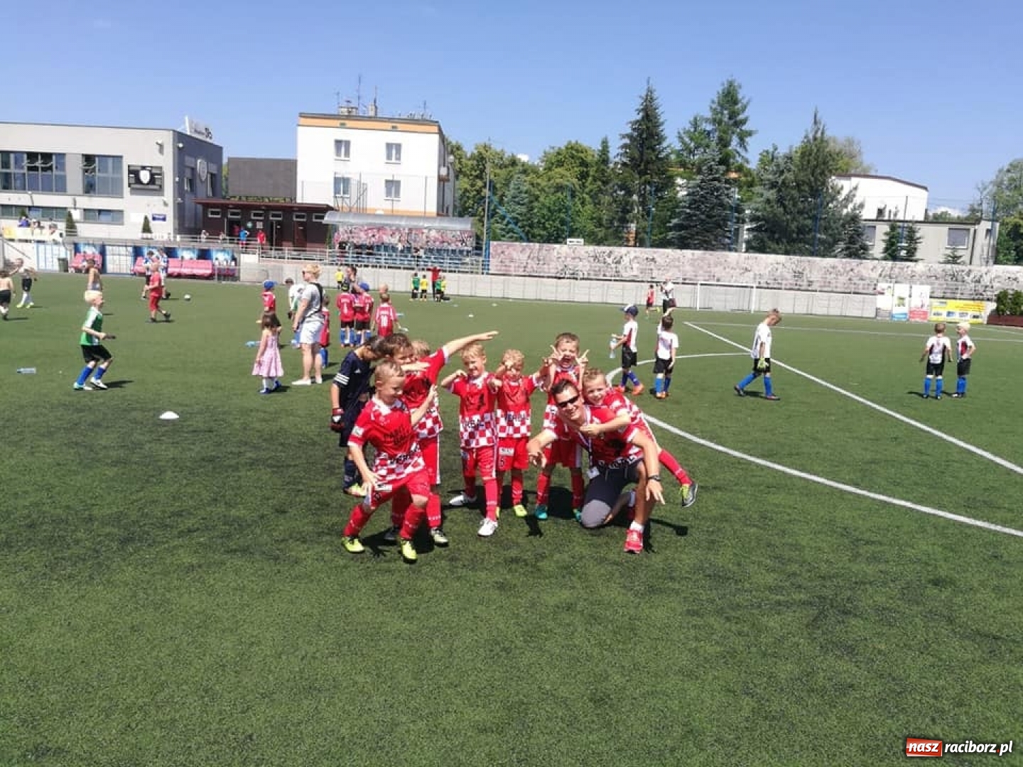 Zdjęcie w galerii na portalu naszraciborz.pl: Młodzi piłkarze z Tworkowa na turnieju w Częstochowie wiadomości z regionu