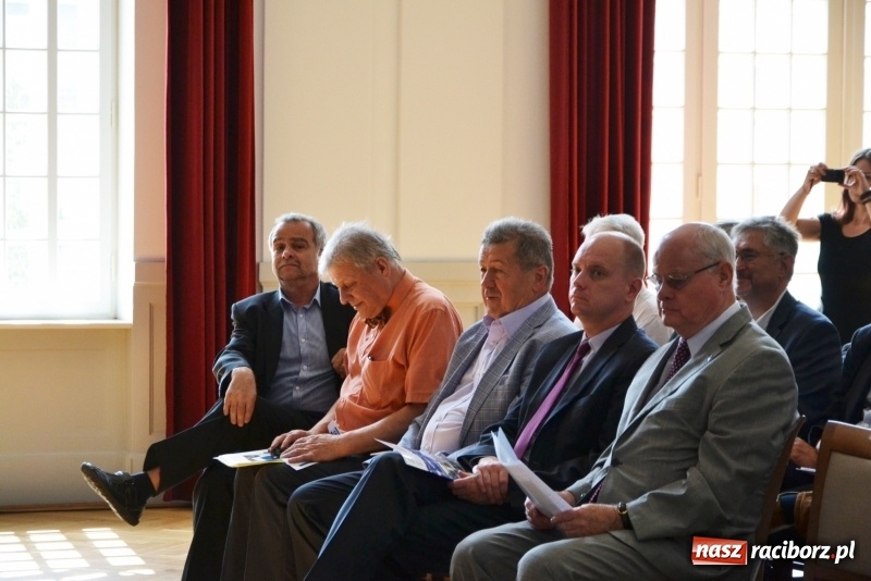 Zdjęcie w galerii na portalu naszraciborz.pl: O kanale Dunaj-Odra-Łaba na forum odrzańskim w Bohuminie wiadomości z regionu