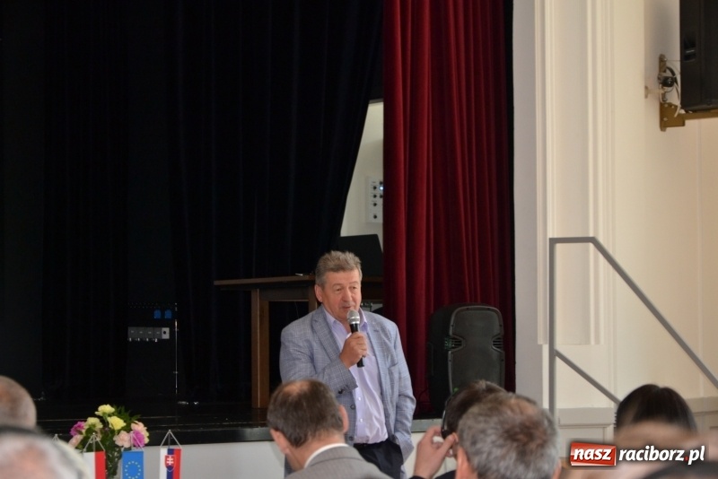 Zdjęcie w galerii na portalu naszraciborz.pl: O kanale Dunaj-Odra-Łaba na forum odrzańskim w Bohuminie wiadomości z regionu