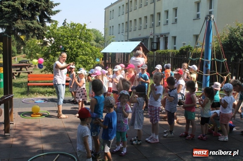 Zdjęcie w galerii na portalu naszraciborz.pl: Strzecha na festynie na Płoni  wiadomości z regionu