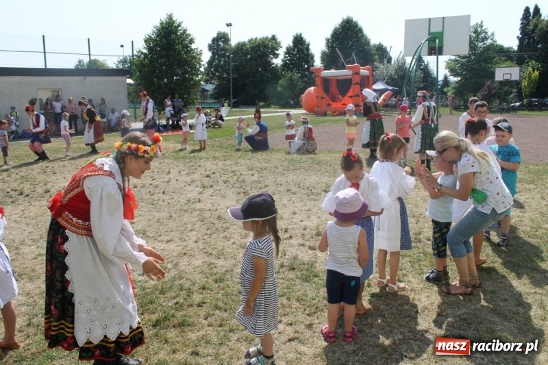 Zdjęcie w galerii na portalu naszraciborz.pl: Strzecha na festynie na Płoni  wiadomości z regionu