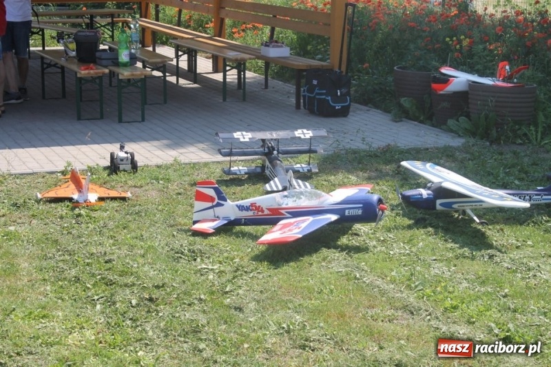 Zdjęcie w galerii na portalu naszraciborz.pl: Strzecha na festynie na Płoni  wiadomości z regionu