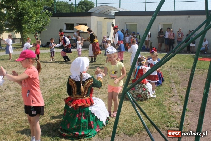 Zdjęcie w galerii na portalu naszraciborz.pl: Strzecha na festynie na Płoni  wiadomości z regionu