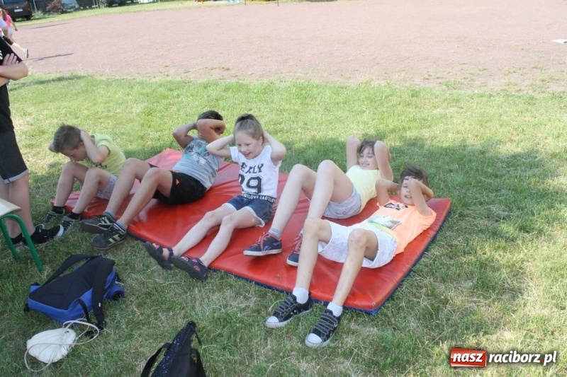 Zdjęcie w galerii na portalu naszraciborz.pl: Strzecha na festynie na Płoni  wiadomości z regionu