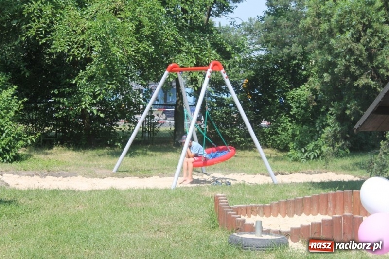 Zdjęcie w galerii na portalu naszraciborz.pl: Strzecha na festynie na Płoni  wiadomości z regionu