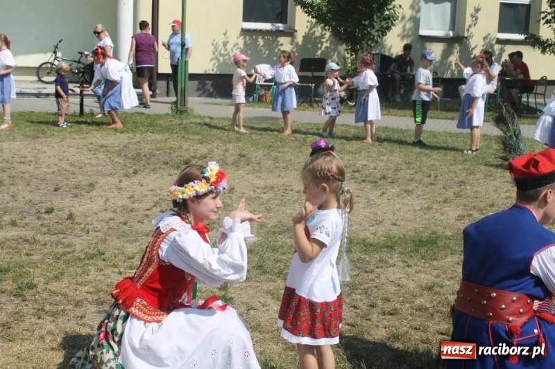 Zdjęcie w galerii na portalu naszraciborz.pl: Strzecha na festynie na Płoni  wiadomości z regionu