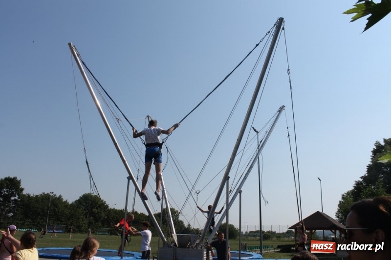 Zdjęcie w galerii na portalu naszraciborz.pl: Strzecha na festynie na Płoni  wiadomości z regionu