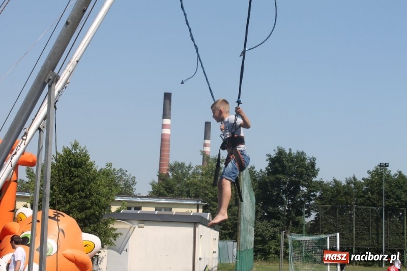 Zdjęcie w galerii na portalu naszraciborz.pl: Strzecha na festynie na Płoni  wiadomości z regionu