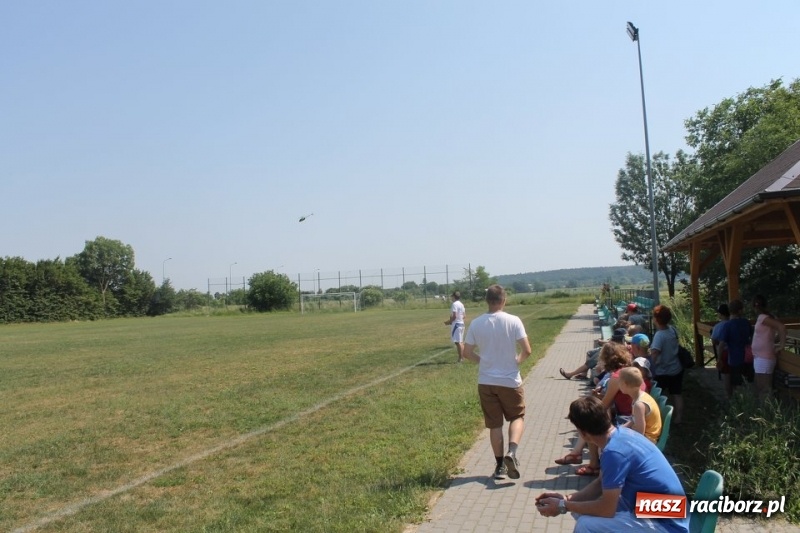 Zdjęcie w galerii na portalu naszraciborz.pl: Strzecha na festynie na Płoni  wiadomości z regionu