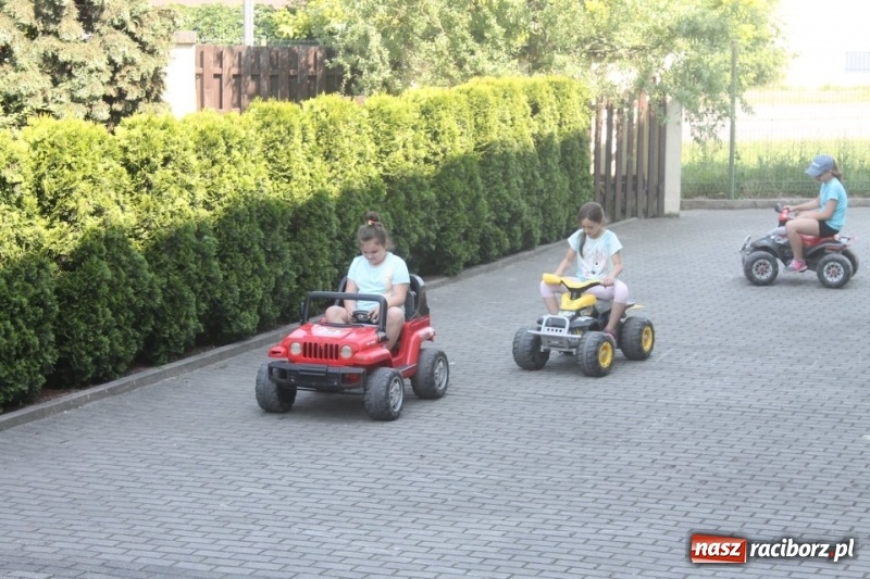 Zdjęcie w galerii na portalu naszraciborz.pl: Strzecha na festynie na Płoni  wiadomości z regionu