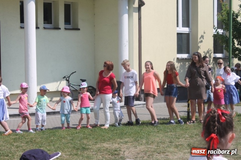 Zdjęcie w galerii na portalu naszraciborz.pl: Strzecha na festynie na Płoni  wiadomości z regionu