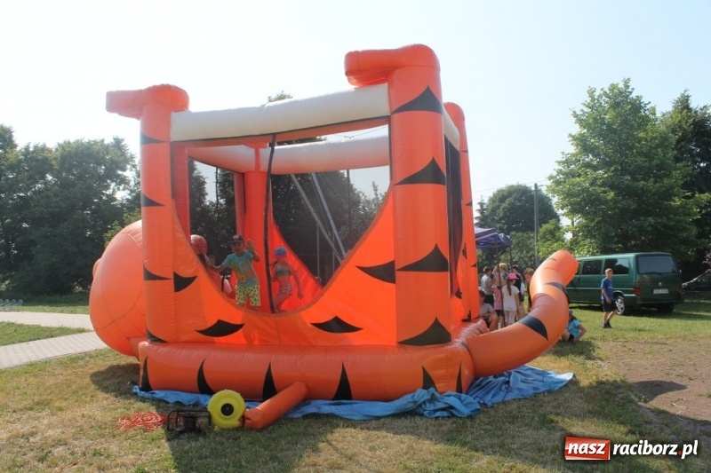 Zdjęcie w galerii na portalu naszraciborz.pl: Strzecha na festynie na Płoni  wiadomości z regionu