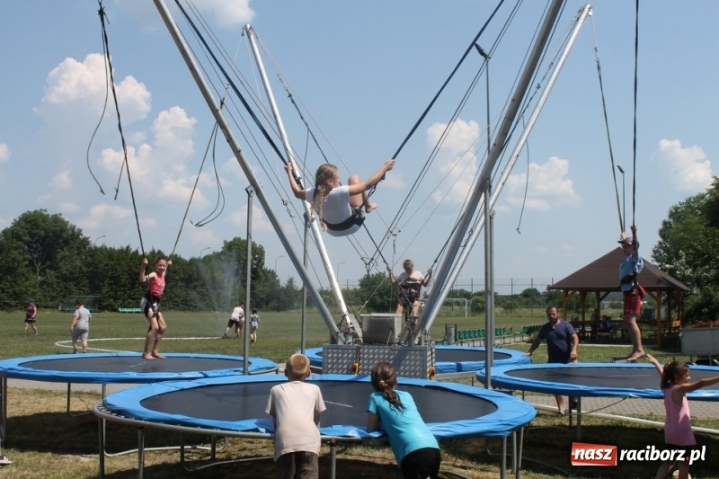 Zdjęcie w galerii na portalu naszraciborz.pl: Strzecha na festynie na Płoni  wiadomości z regionu