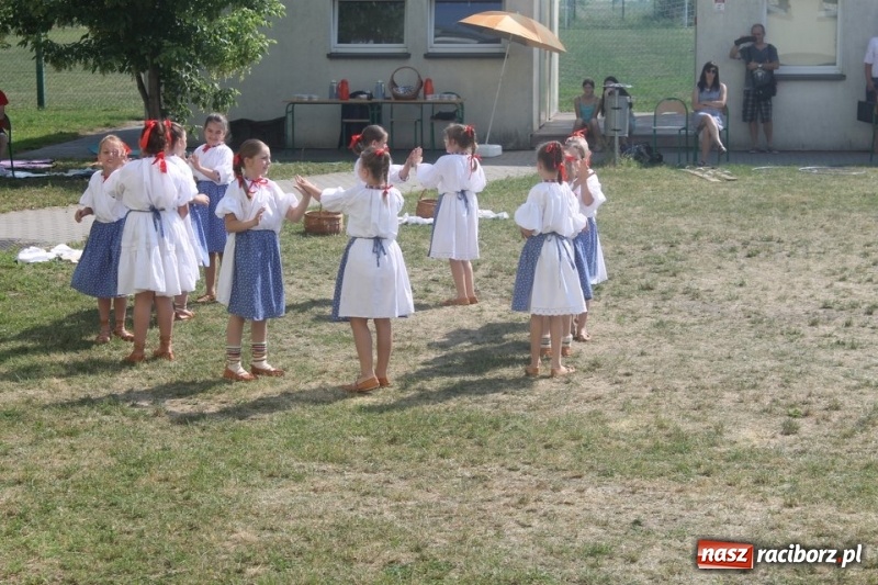 Zdjęcie w galerii na portalu naszraciborz.pl: Strzecha na festynie na Płoni  wiadomości z regionu