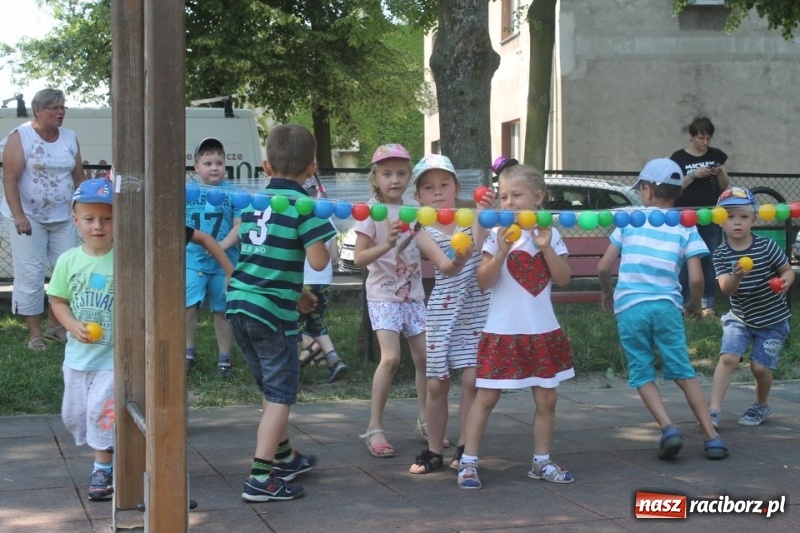 Zdjęcie w galerii na portalu naszraciborz.pl: Strzecha na festynie na Płoni  wiadomości z regionu