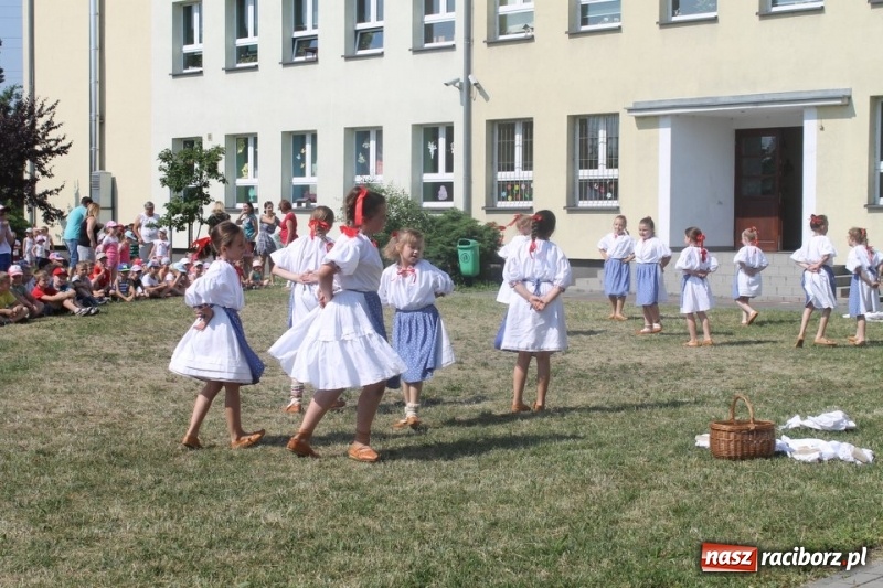 Zdjęcie w galerii na portalu naszraciborz.pl: Strzecha na festynie na Płoni  wiadomości z regionu