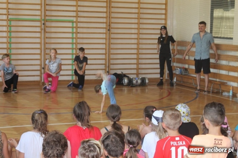 Zdjęcie w galerii na portalu naszraciborz.pl: Strzecha na festynie na Płoni  wiadomości z regionu