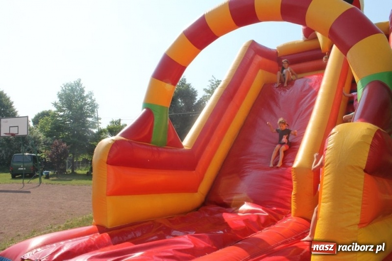 Zdjęcie w galerii na portalu naszraciborz.pl: Strzecha na festynie na Płoni  wiadomości z regionu