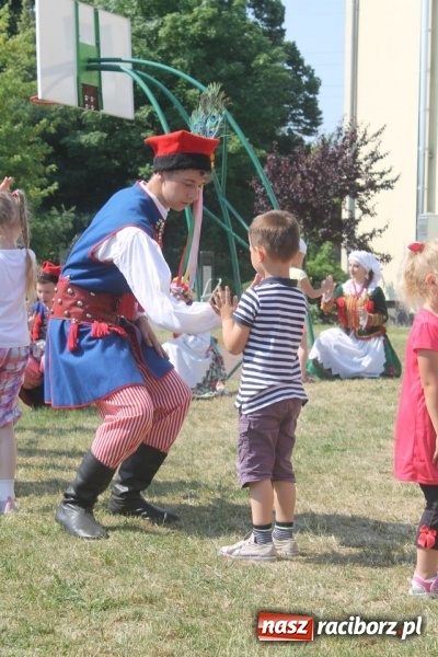 Zdjęcie w galerii na portalu naszraciborz.pl: Strzecha na festynie na Płoni  wiadomości z regionu