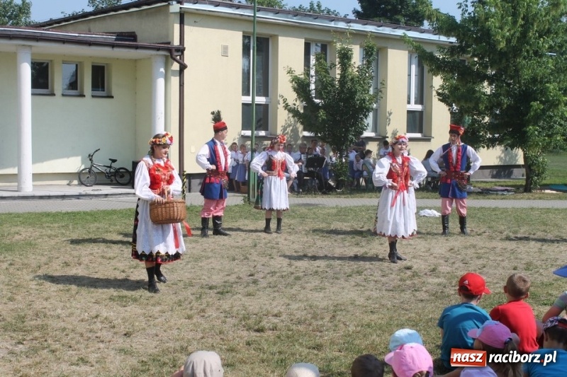 Zdjęcie w galerii na portalu naszraciborz.pl: Strzecha na festynie na Płoni  wiadomości z regionu