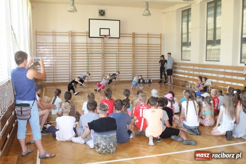 Zdjęcie w galerii na portalu naszraciborz.pl: Strzecha na festynie na Płoni  wiadomości z regionu