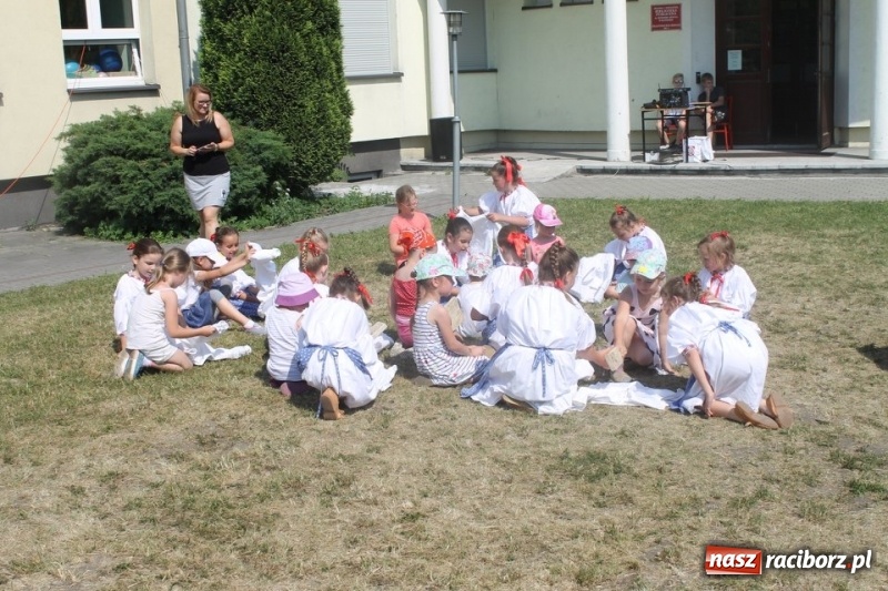 Zdjęcie w galerii na portalu naszraciborz.pl: Strzecha na festynie na Płoni  wiadomości z regionu