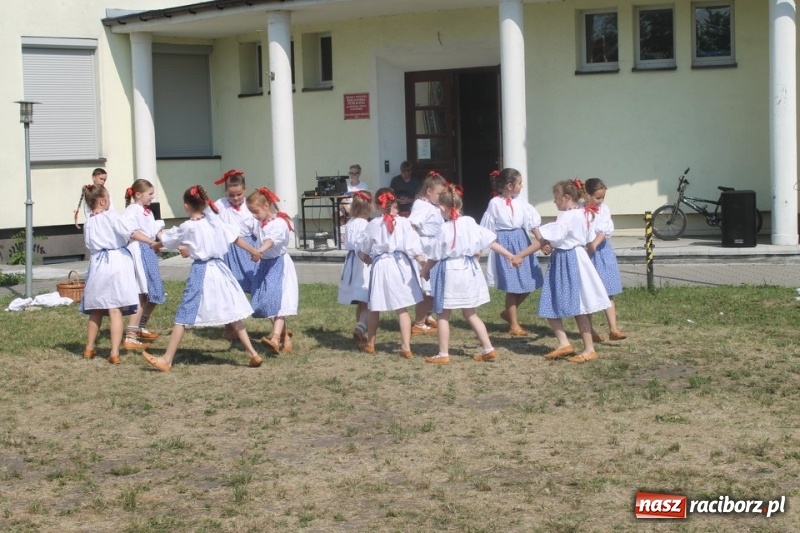 Zdjęcie w galerii na portalu naszraciborz.pl: Strzecha na festynie na Płoni  wiadomości z regionu