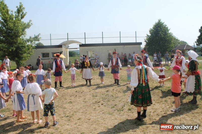 Zdjęcie w galerii na portalu naszraciborz.pl: Strzecha na festynie na Płoni  wiadomości z regionu