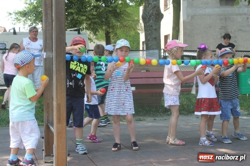 Zdjęcie w galerii na portalu naszraciborz.pl: Strzecha na festynie na Płoni  wiadomości z regionu